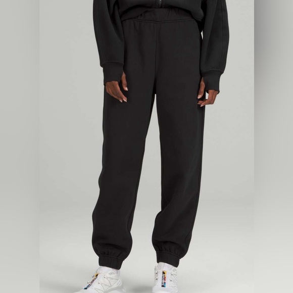 lululemon athletica Pants - Lululemon Relaxed High-Rise Jogger
Black size 12